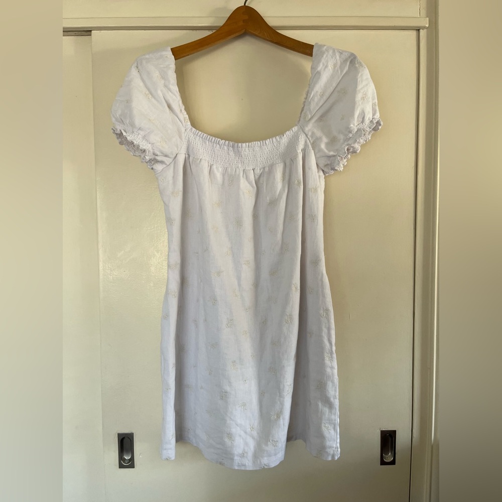 Women’s Abercrombie&Fitch White babydoll dress. Size small. Excellent condition